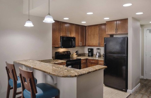 National Harbor Apartment | 2-Bedroom Deluxe Suite on the National Harbor with WiFi, Indoor Pool, and more