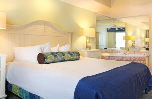 Pompano Beach Resort | 2 Bedroom Deluxe Suite at Royal Vista Resort