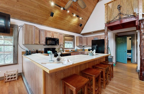 Canyon Lake House | 2-bedroom dog-friendly home with loft and spacious porch