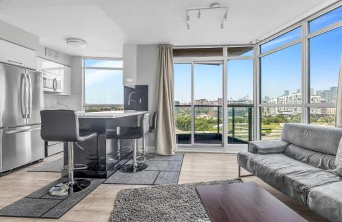 Fort York Apartment | 2 Bedroom Downtown Toronto Stay with Stunning Views & Free Parking