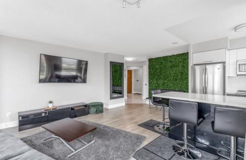 Fort York Apartment | 2 Bedroom Downtown Toronto Stay with Stunning Views & Free Parking