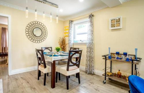 Topham Park Apartment | 2 Bedroom East-York bungalow
