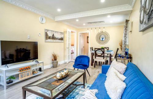 Topham Park Apartment | 2 Bedroom East-York bungalow