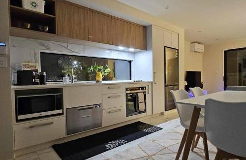 Christchurch Apartment | 2-bedroom ensuite, close to city, comfortable, accessible with own parking