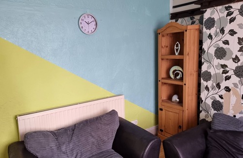 Bradford House | 2 bedroom ENTIRE HOUSE with private garden!