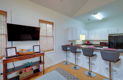 Columbia House | 2 Bedroom Escape - Columbia Downtown (Arsenal Hill)