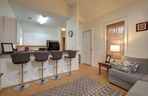 Columbia House | 2 Bedroom Escape - Columbia Downtown (Arsenal Hill)