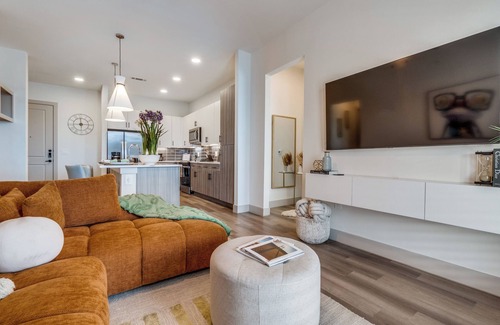 Dallas Apartment | 2-bedroom Exquisite Luxury Retreat Fully Furnished Apartment Dallas