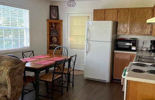 Russell Springs Cabin | 2 Bedroom Family Cabin #3 3/4 Miles to Cumberland Marina WIFI-NO CLEANING FEE!