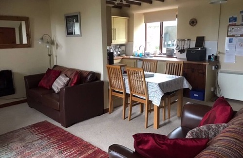 Noss Mayo Cottage | 2 Bedroom (Family and Dog Friendly) Victorian Grade ll stable conversion