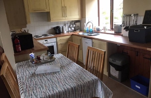 Noss Mayo Cottage | 2 Bedroom (Family and Dog Friendly) Victorian Grade ll stable conversion