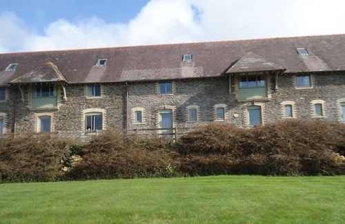 Noss Mayo Cottage | 2 Bedroom (Family and Dog Friendly) Victorian Grade ll stable conversion