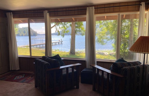 Mount Vernon House | 2+ bedroom family home on Lake Cavanaugh shores. Sleeps 6.