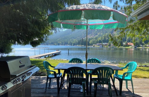 Mount Vernon House | 2+ bedroom family home on Lake Cavanaugh shores. Sleeps 6.