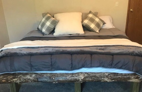 Mayhill Cabin | 2 Bedroom Family Mountain cabin that Sleeps 9 with Stunning Views