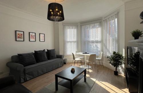 Haringey Apartment | 2 Bedroom flat 10 min walk to tube