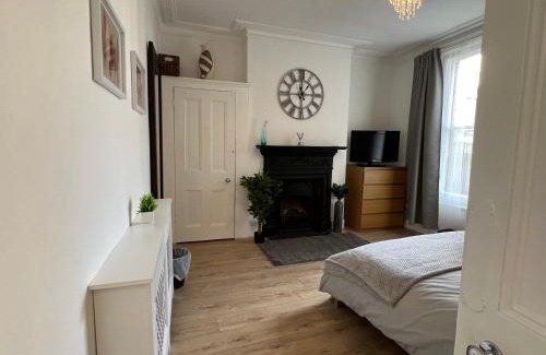 Haringey Apartment | 2 Bedroom flat 10 min walk to tube
