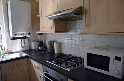 Higham Hill Apartment | 2 Bedroom Flat, 10 minutes Station, 20 miutes to City Centre