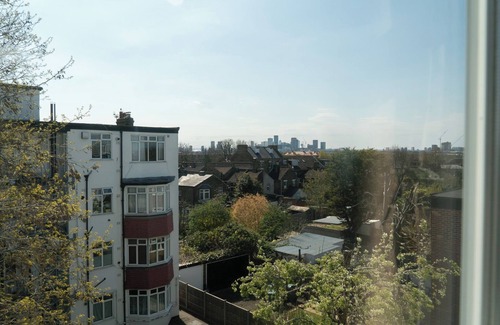 Leyton Apartment | 2 bedroom flat, 25 mins to center