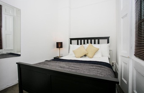 Canonbury Apartment | 2 Bedroom Flat Accommodates 6 in Canonbury