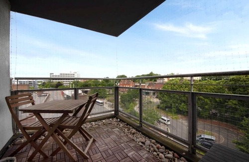 Basingstoke Apartment | 2-bedroom flat - Central location - Executive living