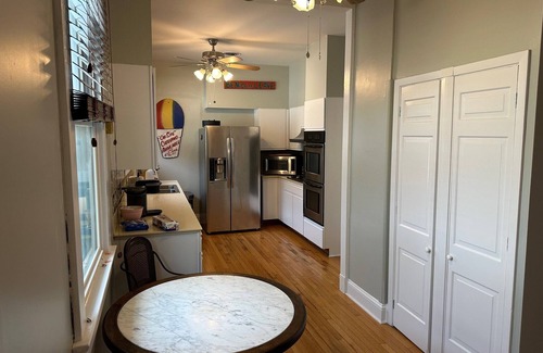 Audubon House | 2 Bedroom flat in nice uptown home. nGreat, safe, neighborhood near all.