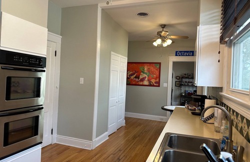 Audubon House | 2 Bedroom flat in nice uptown home. nGreat, safe, neighborhood near all.