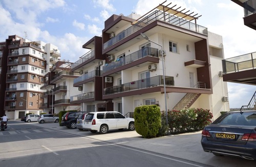 Trikomo Apartment | 2 BEDROOM FLAT WITH POOL AND RESTAURANT VIEW, 15 MIN WALK TO SANDY LONG BEACH