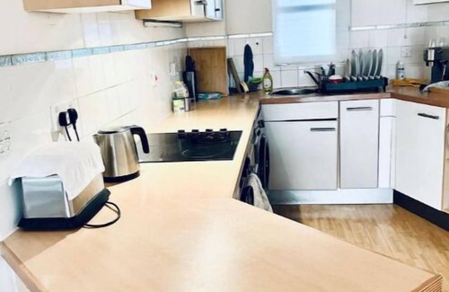 Reading Apartment | 2 Bedroom Flat with River View