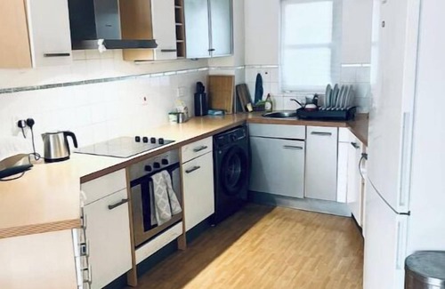 Reading Apartment | 2 Bedroom Flat with River View