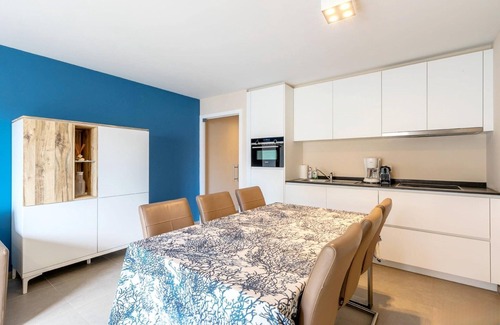 Koksijde-Bad Apartment | 2-bedroom flat with side sea view
