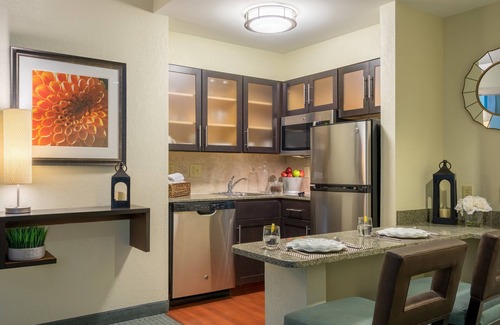 Concordville Condo | 2 Bedroom | Free Breakfast. Seasonal Outdoor Pool