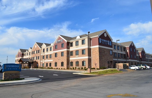 Bowling Green Condo | 2 Bedroom | Free Daily Breakfast! Pool
