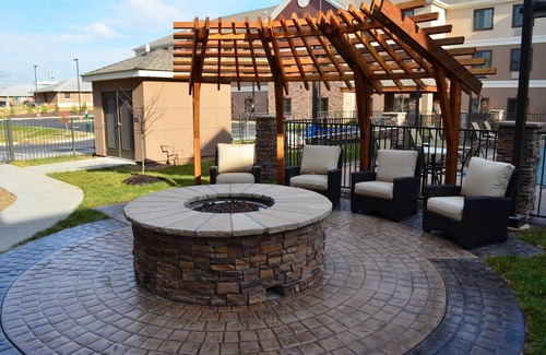 Bowling Green Condo | 2 Bedroom | Free Daily Breakfast! Pool