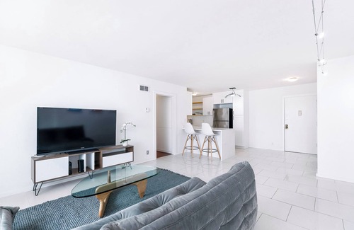 Fox Hills Apartment | 2-Bedroom | FREE Parking | Culver City Condo