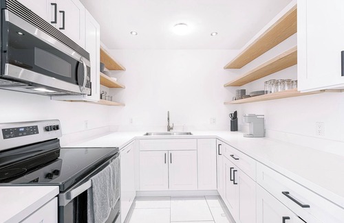 Fox Hills Apartment | 2-Bedroom | FREE Parking | Culver City Condo