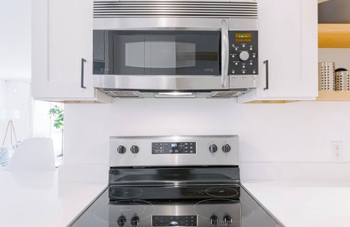 Fox Hills Apartment | 2-Bedroom | FREE Parking | Culver City Condo
