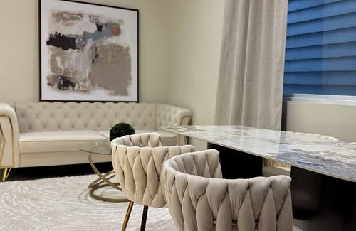 Pittsburgh Apartment | 2-bedroom Free Parking Modern Retreat in the Heart of City