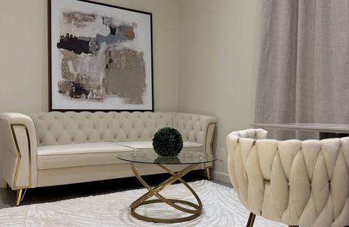 Pittsburgh Apartment | 2-bedroom Free Parking Modern Retreat in the Heart of City