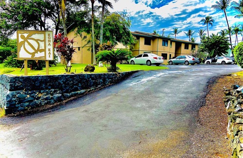 Historic Kailua Village Condo | 2 bedroom fully furnished and all included in downtown Kona with swimming pool