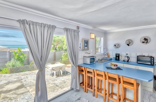 L'Agulhas Apartment | 2 BEDROOM FURNISHED SELF CATERING APARTMENT AGULHAS SOUTH AFRICA
