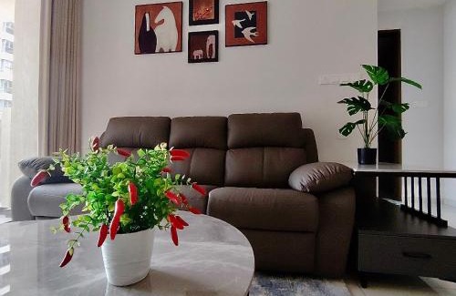 Central District Apartment | 2 Bedroom Garden and Sea View