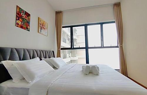 Central District Apartment | 2 Bedroom Garden and Sea View