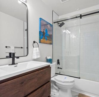 Columbia Heights Apartment | 2-Bedroom Garden Apartment near Metro, Columbia Heights