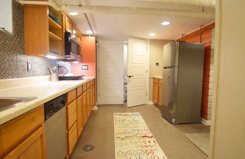 Sunnyside House | 2 bedroom Garden Level Getaway