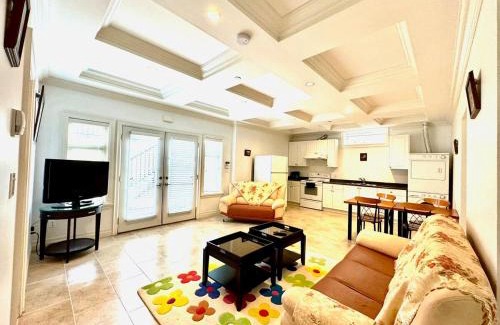 Arbutus Ridge Apartment | 2 Bedroom Garden Suite in Arbutus