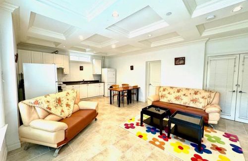 Arbutus Ridge Apartment | 2 Bedroom Garden Suite in Arbutus