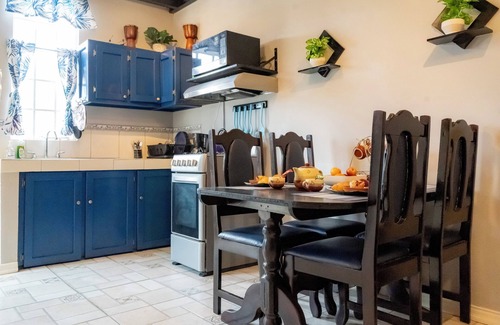 Arouca Apartment | 2 Bedroom gated Annex -pool, king & queen beds, free parking and wifi