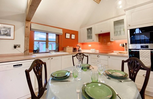 Bushton Cottage | 2 bedroom accommodation in Royal Wootton Basset