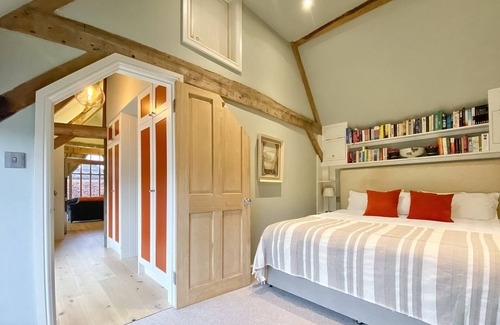 Bushton Cottage | 2 bedroom accommodation in Royal Wootton Basset